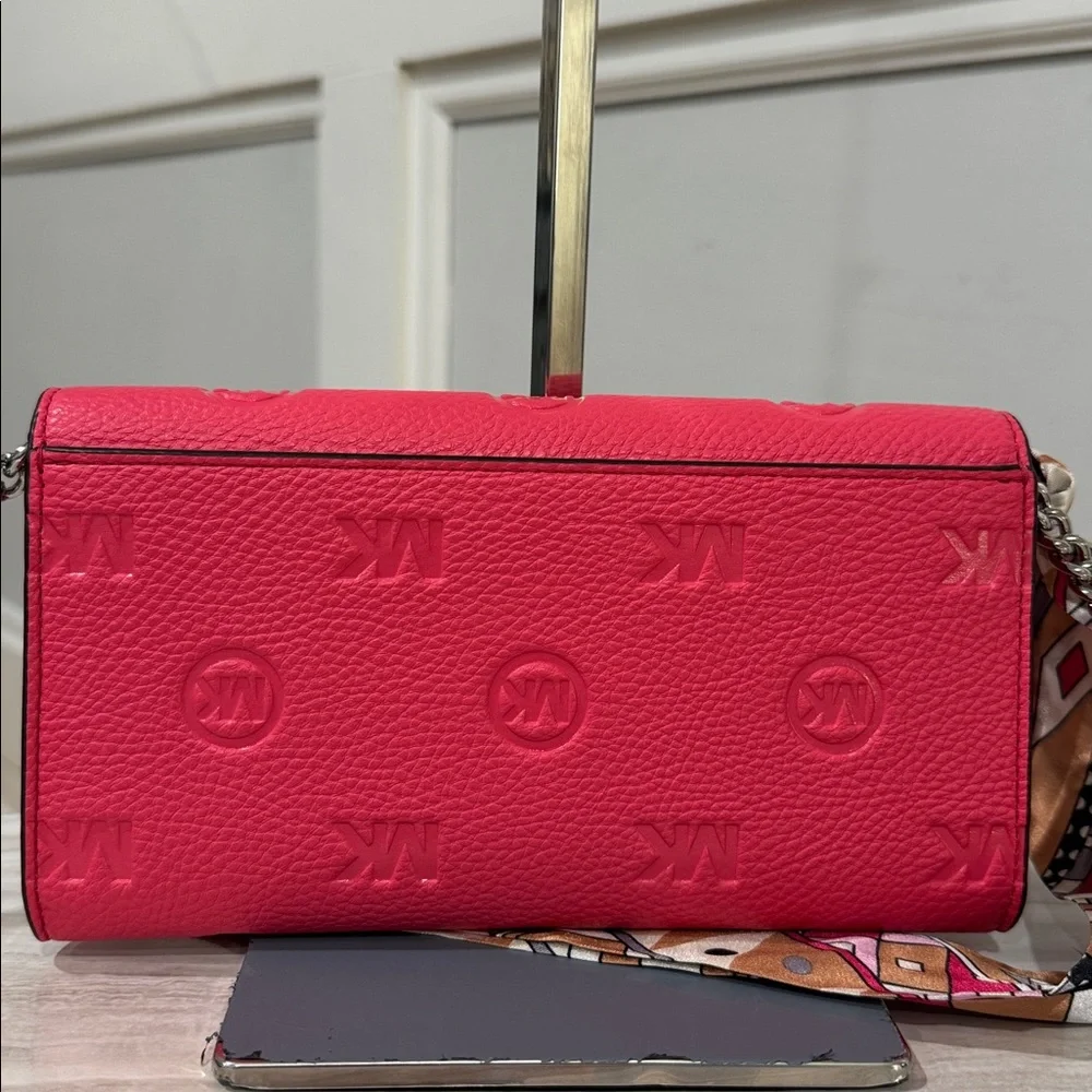 Michael Kors Bag Carson Pink Leather Embossed Logo Crossbody Wallet Set